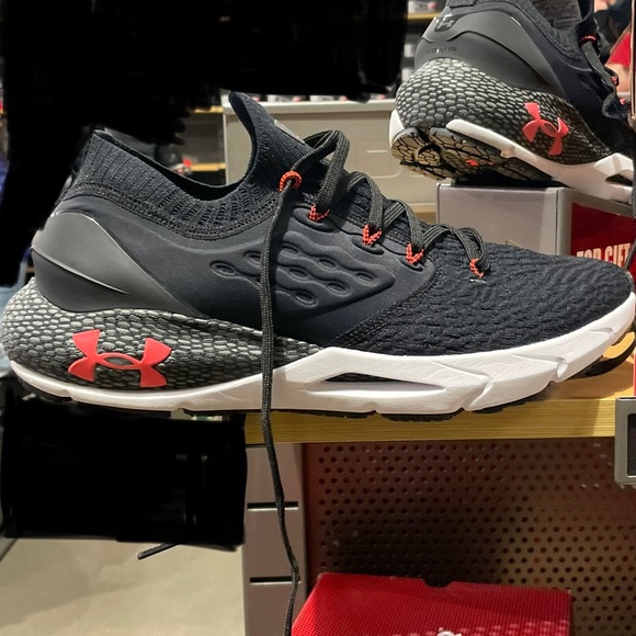 New in box UA HOVR Phantom 2 running shoes - Picture 14 of 14